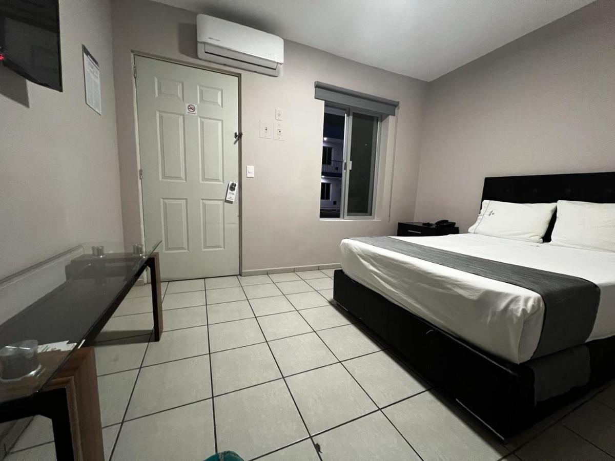 Expo Hotel Guadalajara - Zona Expo Frente Al Centro De Convenciones Ngoại thất bức ảnh
