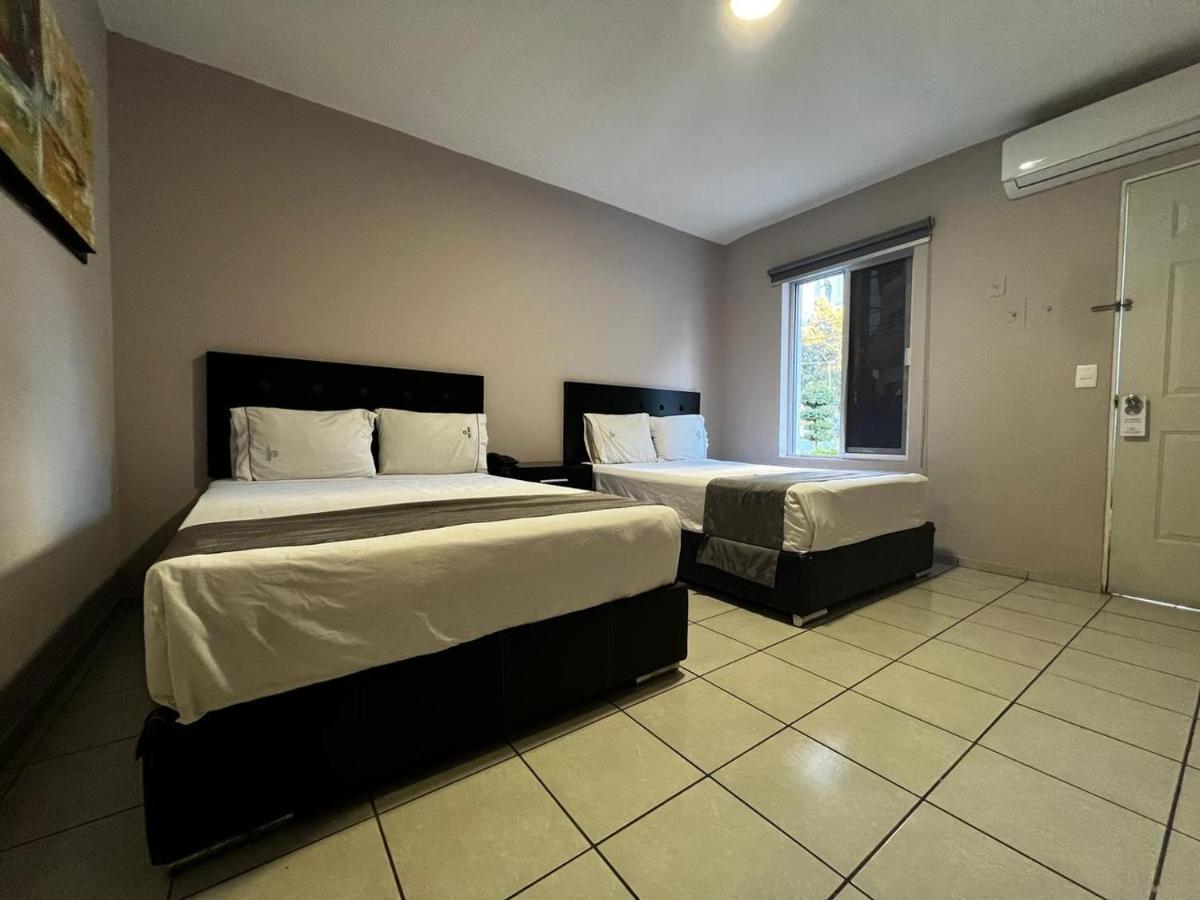 Expo Hotel Guadalajara - Zona Expo Frente Al Centro De Convenciones Ngoại thất bức ảnh