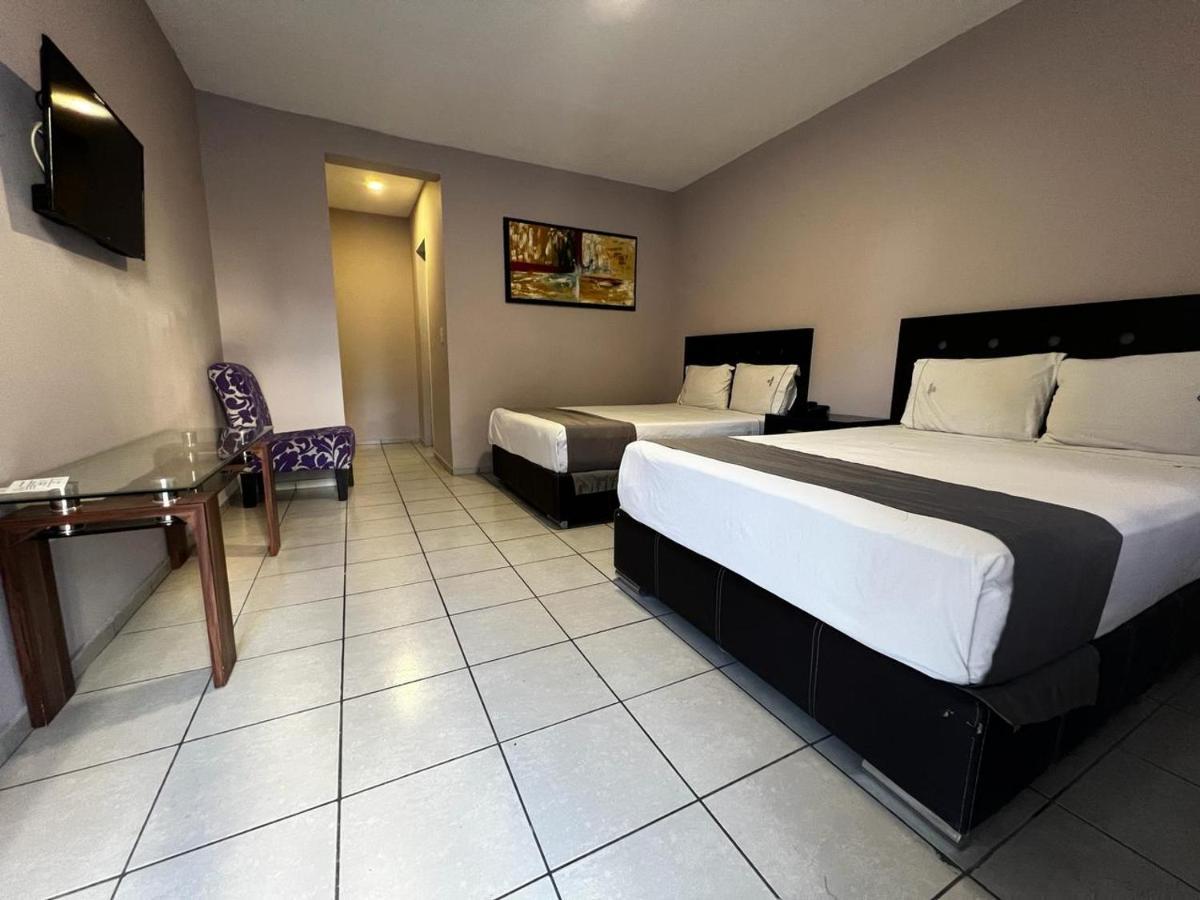 Expo Hotel Guadalajara - Zona Expo Frente Al Centro De Convenciones Ngoại thất bức ảnh