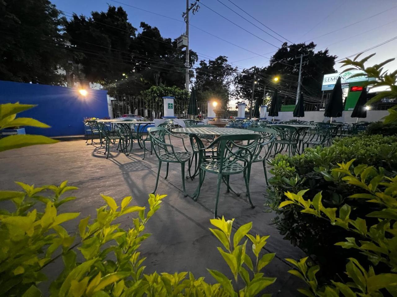 Expo Hotel Guadalajara - Zona Expo Frente Al Centro De Convenciones Ngoại thất bức ảnh