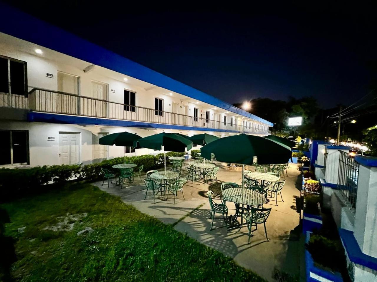 Expo Hotel Guadalajara - Zona Expo Frente Al Centro De Convenciones Ngoại thất bức ảnh