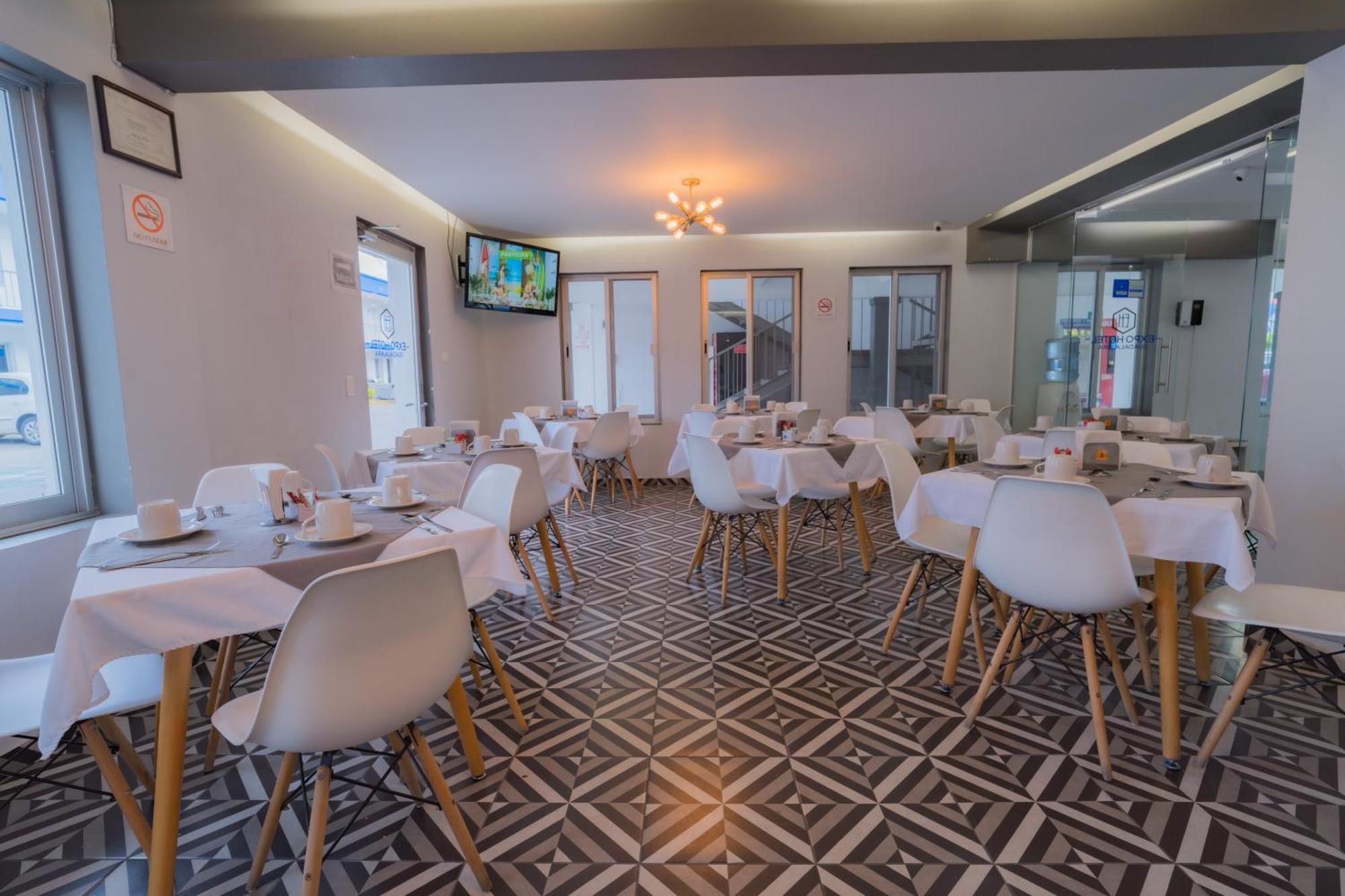 Expo Hotel Guadalajara - Zona Expo Frente Al Centro De Convenciones Ngoại thất bức ảnh