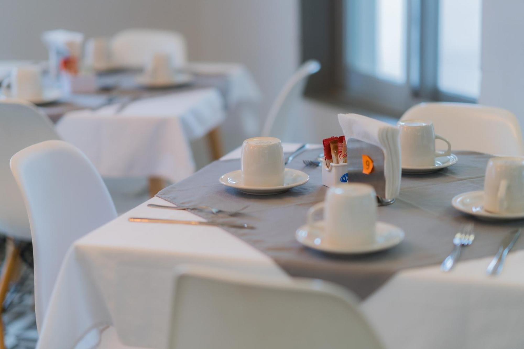 Expo Hotel Guadalajara - Zona Expo Frente Al Centro De Convenciones Ngoại thất bức ảnh