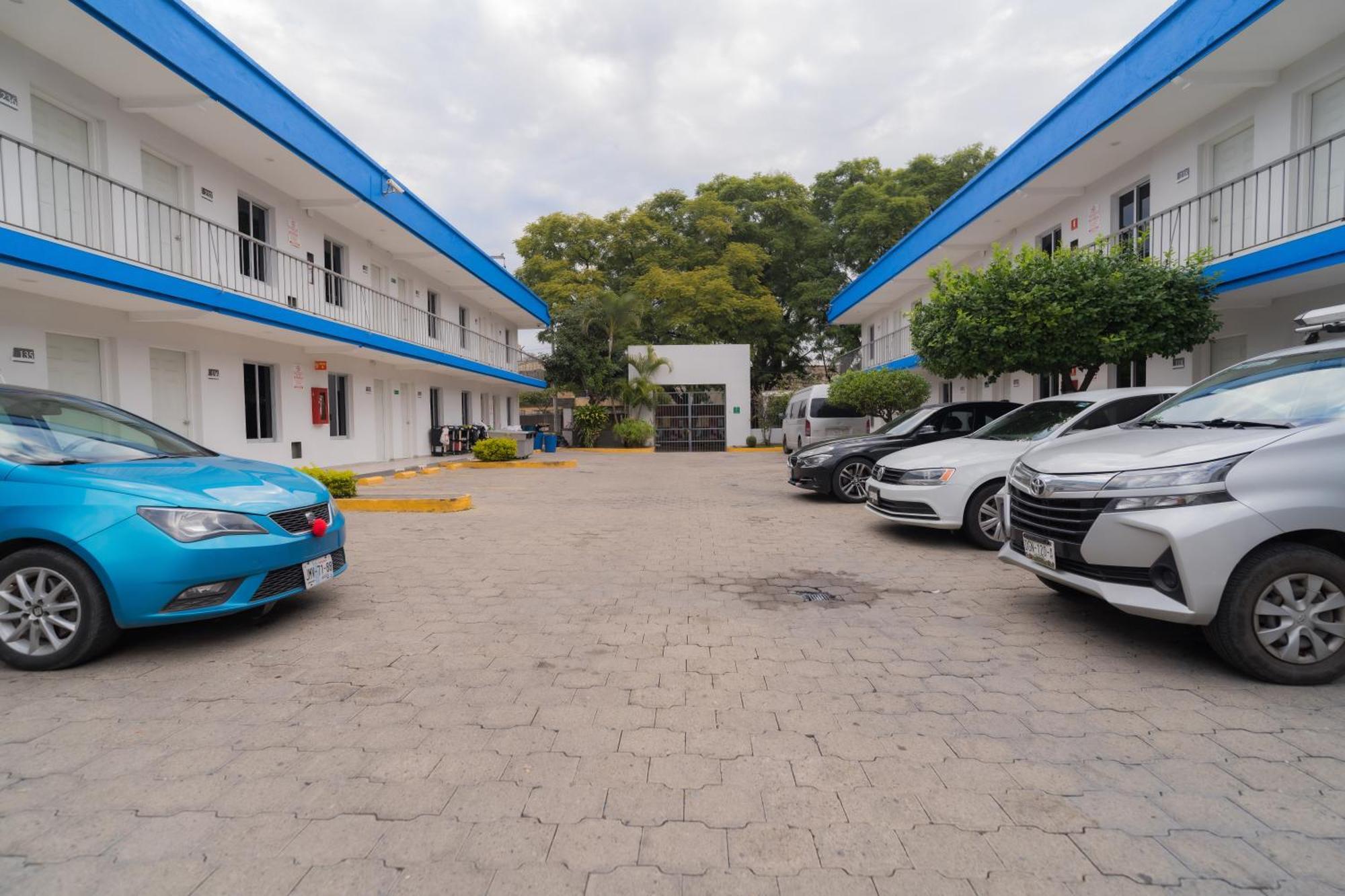 Expo Hotel Guadalajara - Zona Expo Frente Al Centro De Convenciones Ngoại thất bức ảnh