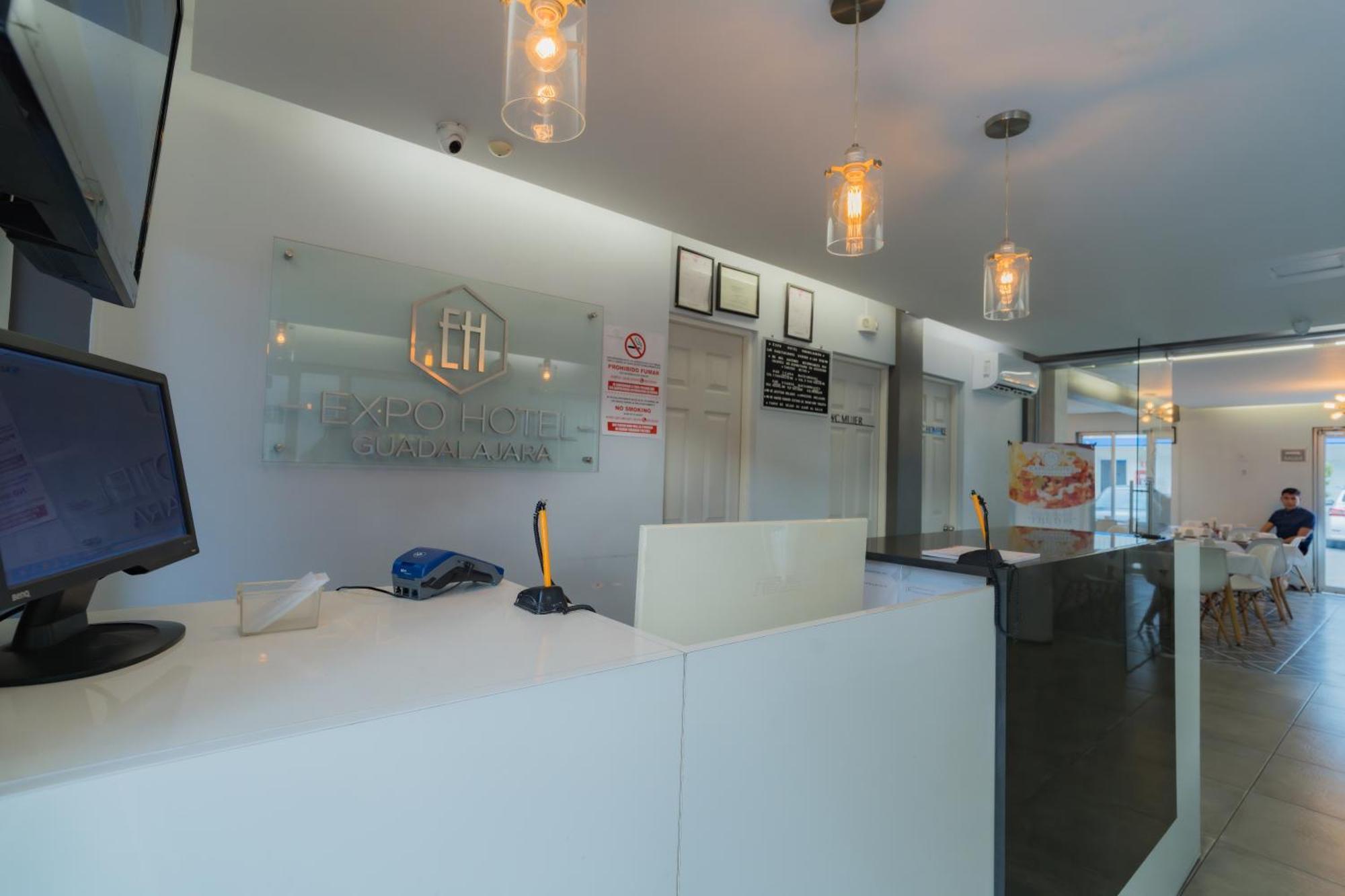 Expo Hotel Guadalajara - Zona Expo Frente Al Centro De Convenciones Ngoại thất bức ảnh